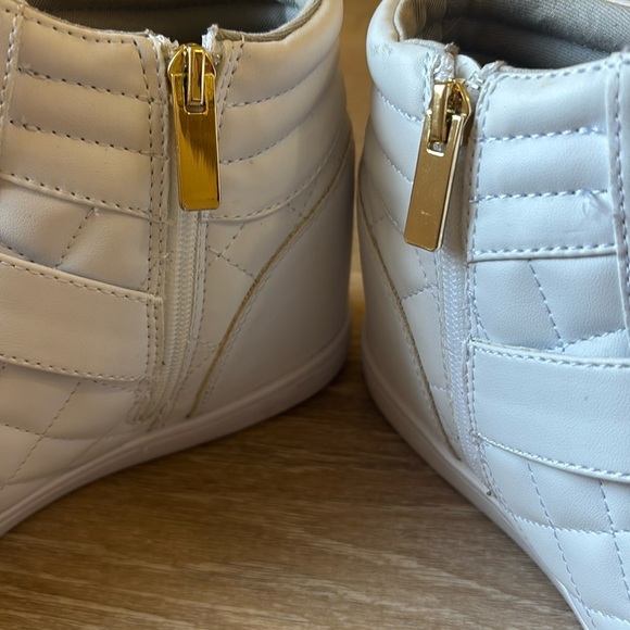 GBG Los Angeles White Quilted Sneakers with Gold Accents - Picture 3 of 13